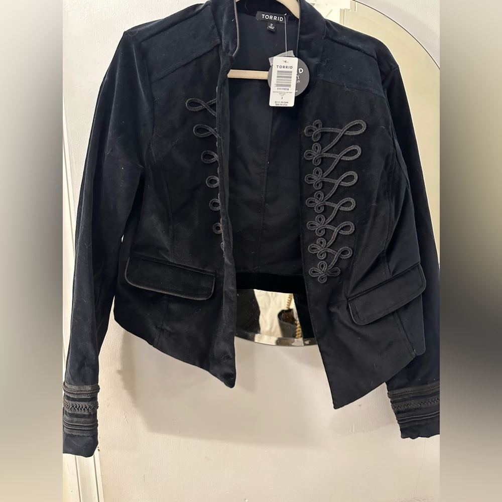 Amazing velvet croppedjacket from Torrid’s runway collection. New With Tags. sz2